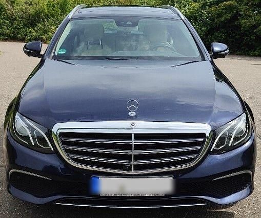 Blau Gebraucht 2018 Mercedes E300 Exclusive Kombi | 19.250 € (Fairer Preis) - Bild 1/4