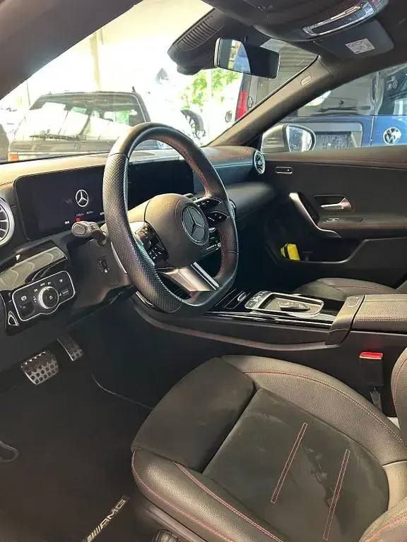 Gebraucht Mercedes CLA200 163 PS (119 kW) 2024 Grau Limousine