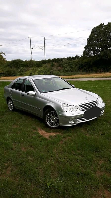 Silber Gebraucht 2005 Mercedes C180 Limousine | 1.500 € (Superpreis) - Bild 1/4