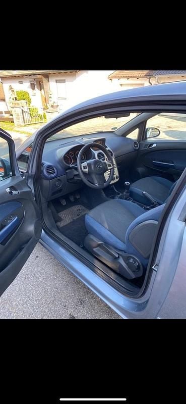 Grau Gebraucht 2007 Opel Corsa Kleinwagen | 1.250 € (Guter Preis) - Bild 1/4
