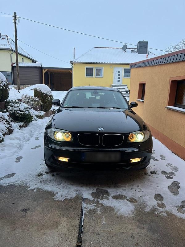 Gebraucht BMW 118 Shadowline 143 PS (105 kW) 2011 Schwarz Kleinwagen