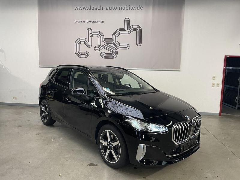 Schwarz Gebraucht 2024 BMW 218 Active Tourer Luxury Line Van / Kleinbus | 26.990 € (Superpreis) - Bild 1/4