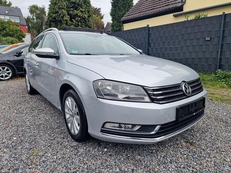 Silber Gebraucht 2013 VW Passat Limousine | 6.990 € (Fairer Preis) - Bild 1/4