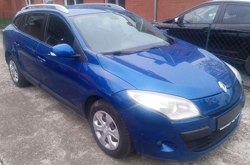 Blau Gebraucht 2011 Renault Mégane GrandTour Expression Kombi | 5.490 € - Bild 1/4