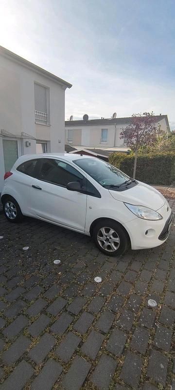 Gebraucht Ford Ka Ambiente 69 PS (50 kW) 2012 Weiß Kleinwagen