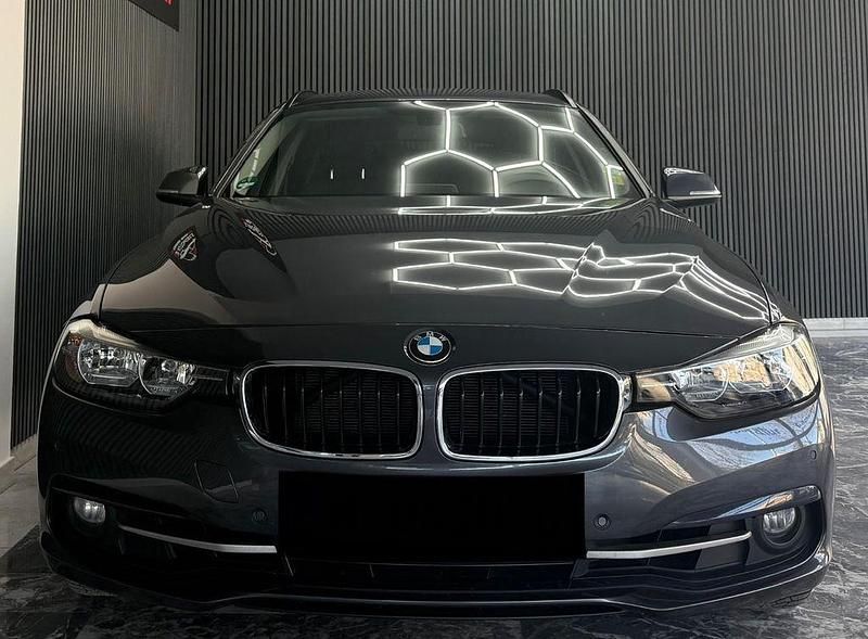 Gebraucht BMW 320 Sport Line 184 PS (135 kW) 2017 Grau Kombi