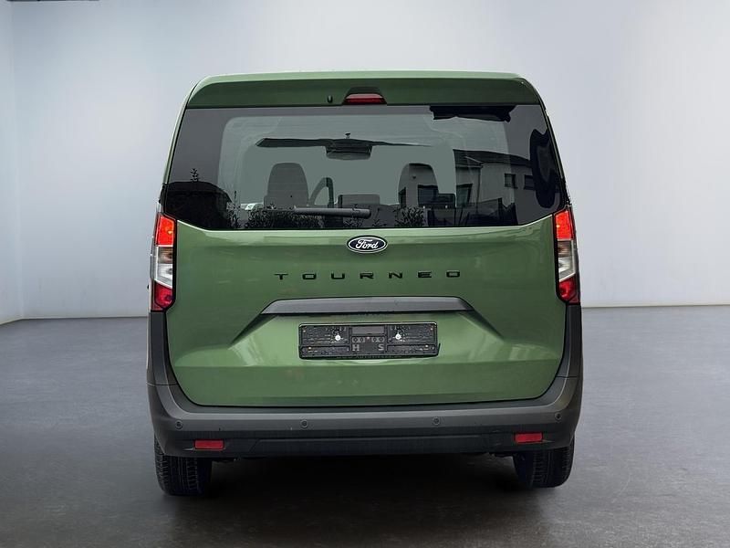 Neu Ford Tourneo Courier Trend 125 PS (91 kW) 2025 Bursting green metallic Van / Kleinbus
