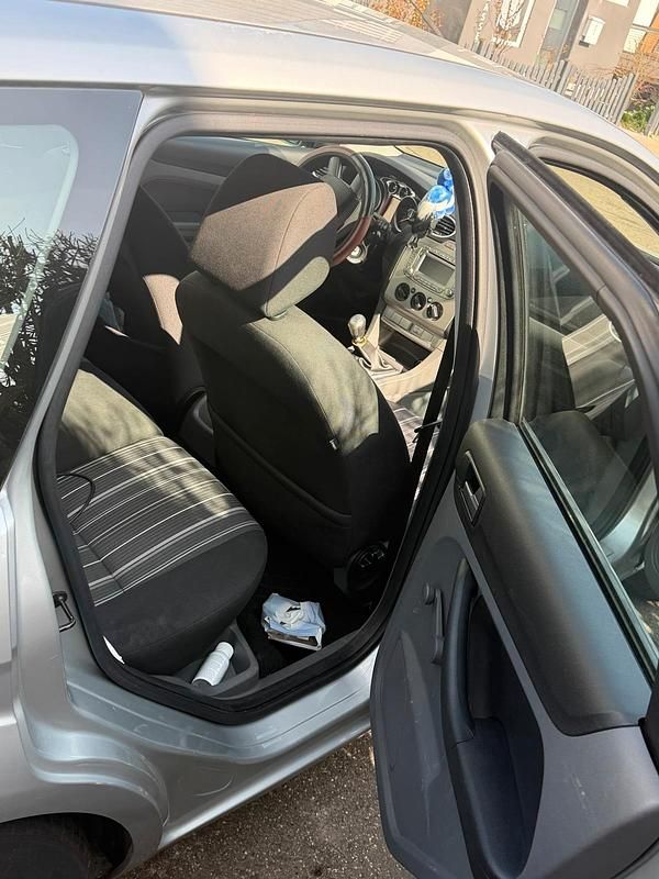 Gebraucht Ford Focus 110 PS (80 kW) 2009 Grau Kombi