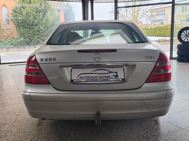 Gebraucht Mercedes E200 122 PS (89 kW) 2004 Silber Limousine