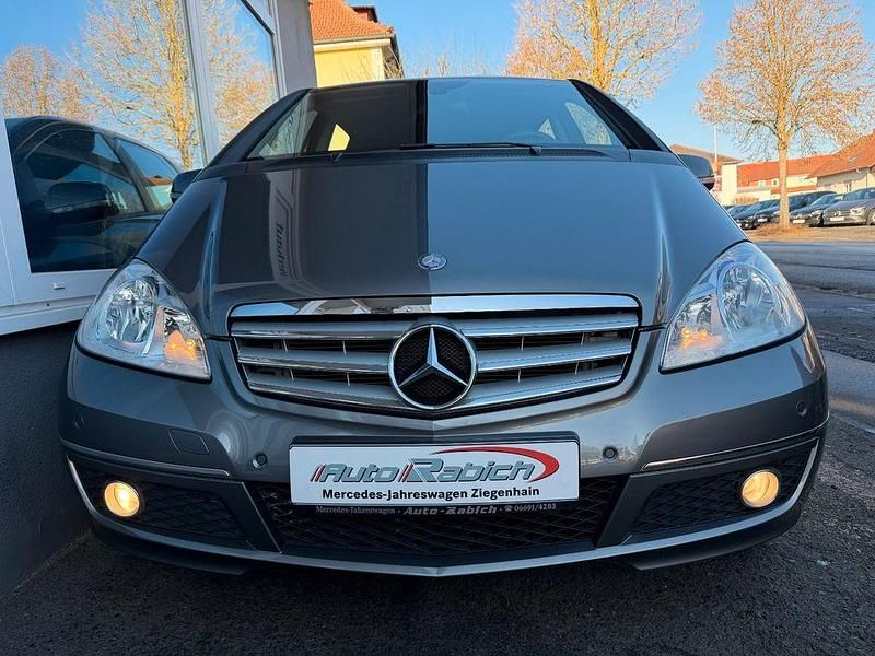 Gebraucht Mercedes A160 95 PS (69 kW) 2011 Grau Limousine