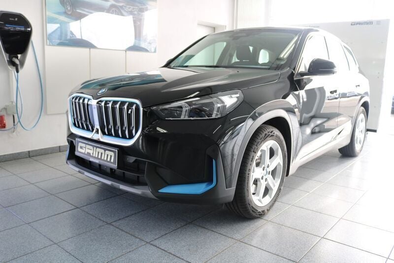 Schwarz Gebraucht 2023 BMW iX1 Performance SUV | 37.200 € (Guter Preis) - Bild 1/4