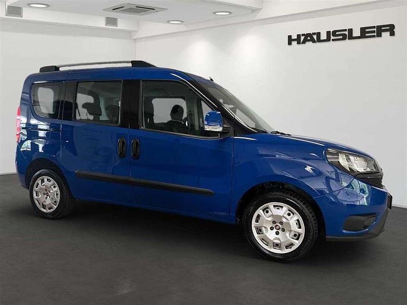 Blau metallic Gebraucht 2018 Fiat Doblò Van / Kleinbus | 12.990 € (Teuer) - Bild 1/3