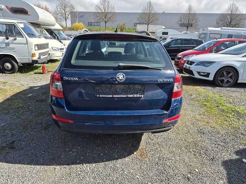 Gebraucht Skoda Octavia Ambition 105 PS (77 kW) 2014 Blau Kleinwagen