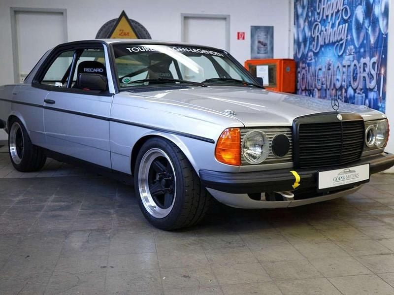 Gebraucht Mercedes 280 AMG 209 PS (153 kW) 1980 735 Coupé