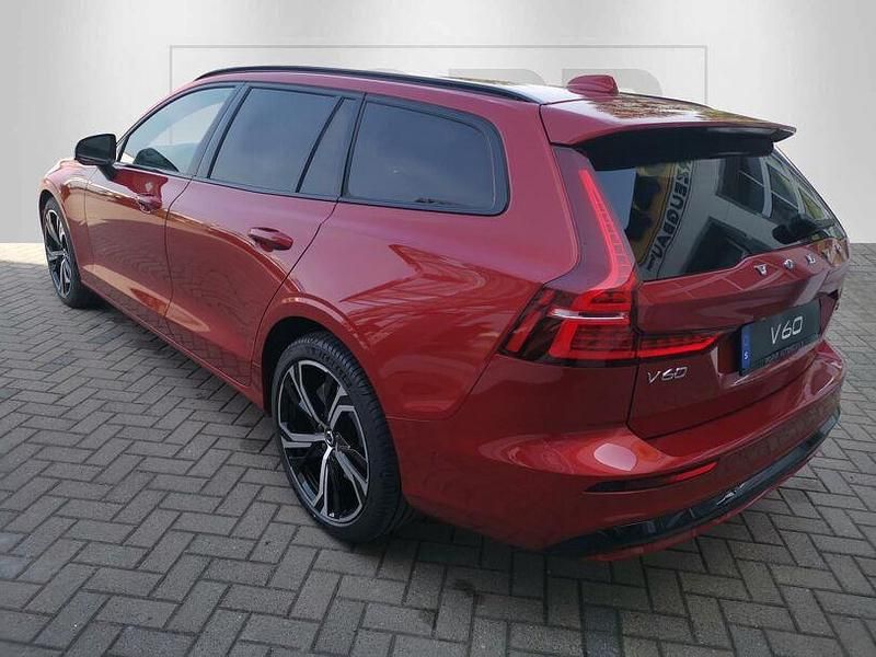 Gebraucht Volvo V60 Plus 197 PS (144 kW) 2025 Rot Kombi