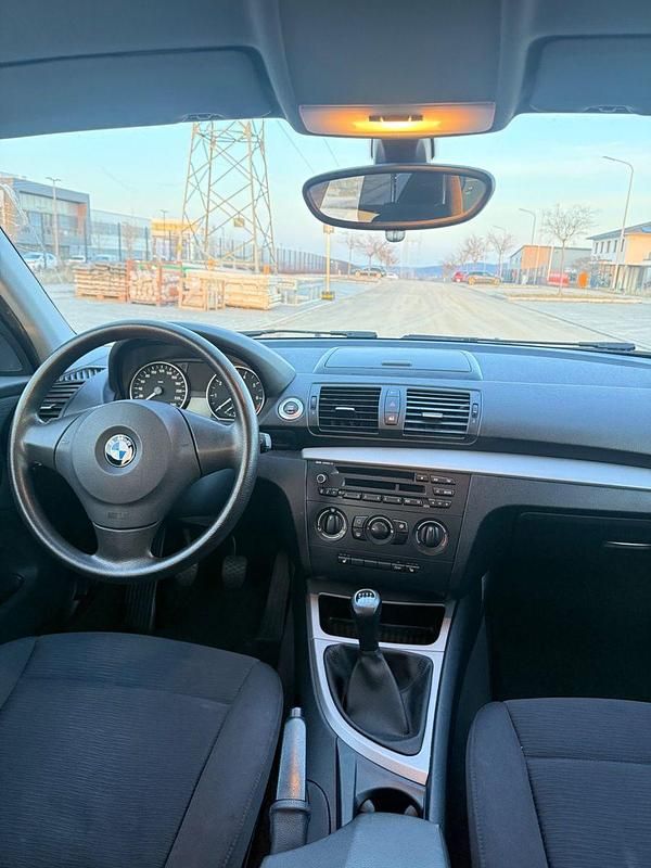 Gebraucht BMW 116 122 PS (89 kW) 2011 Weiß Kleinwagen