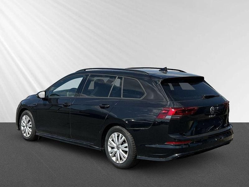 Gebraucht VW Golf VIII R-line 131 PS (96 kW) 2024 Deep black perleffekt Kombi