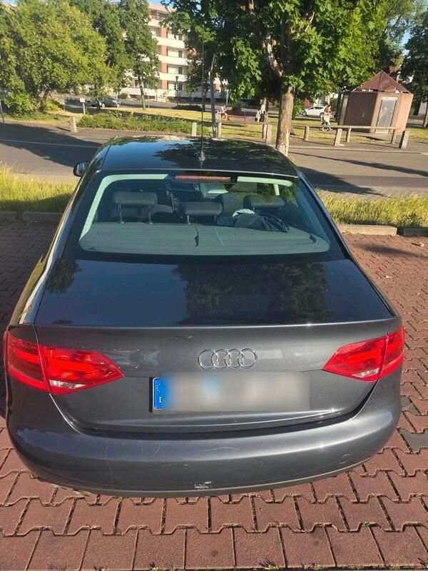 Grau Gebraucht 2009 Audi A4 Ambiente Limousine | 4.840 € (Guter Preis) - Bild 1/4
