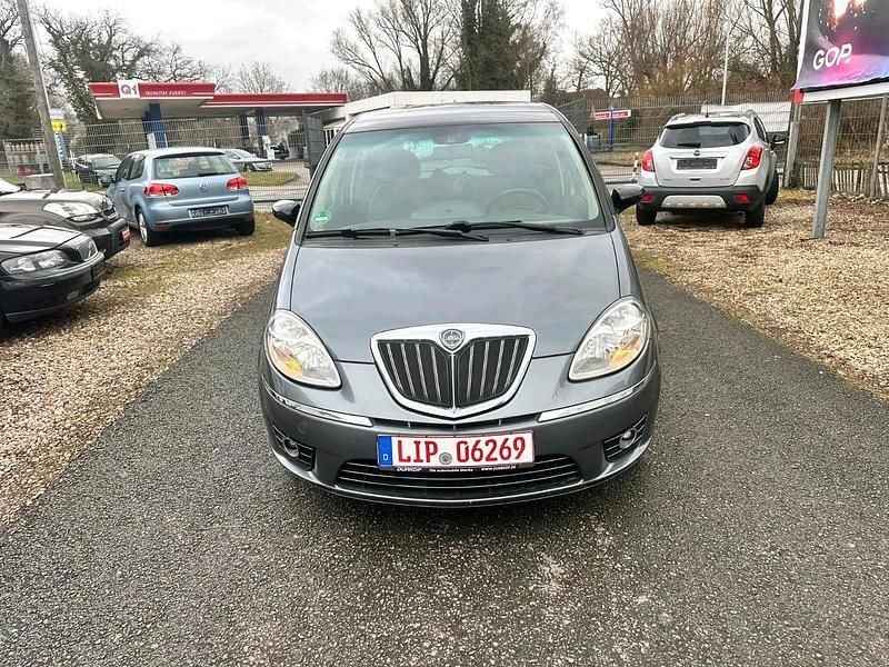 Gebraucht Lancia Musa 95 PS (69 kW) 2009 Grau Van / Kleinbus