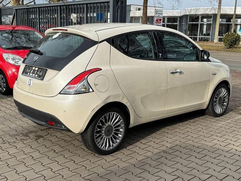 Gebraucht Lancia Ypsilon S 86 PS (63 kW) 2011 Weiß Kleinwagen