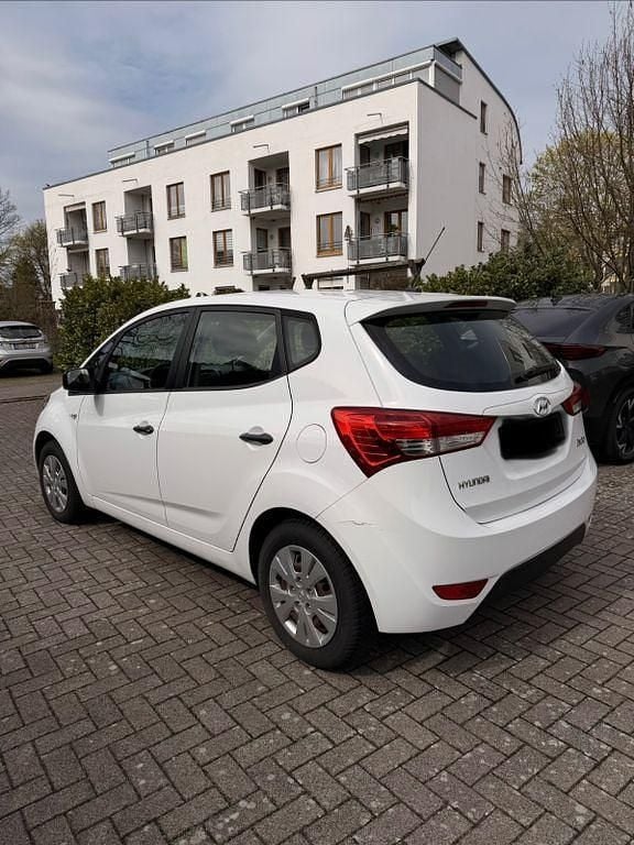 Gebraucht Hyundai ix20 Classic 90 PS (66 kW) 2011 Weiß Kleinwagen