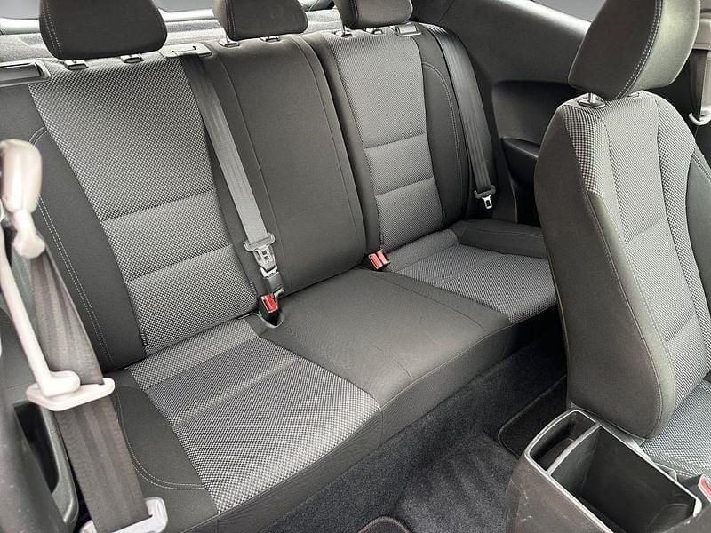 Gebraucht Hyundai i30 Classic 99 PS (72 kW) 2014 Cool red Coupé