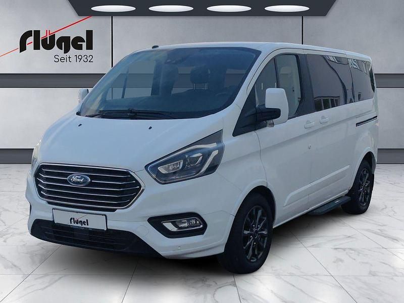 Weiß Gebraucht 2018 Ford Tourneo Custom Titanium Van / Kleinbus | 26.990 € (Teuer) - Bild 1/4