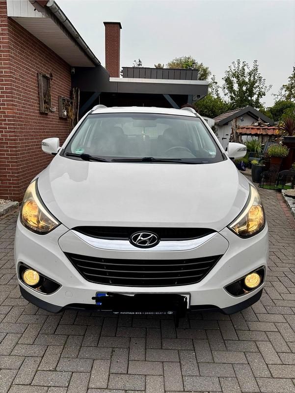 Weiß Gebraucht 2014 Hyundai ix35 SUV | 9.999 € (Guter Preis) - Bild 1/4