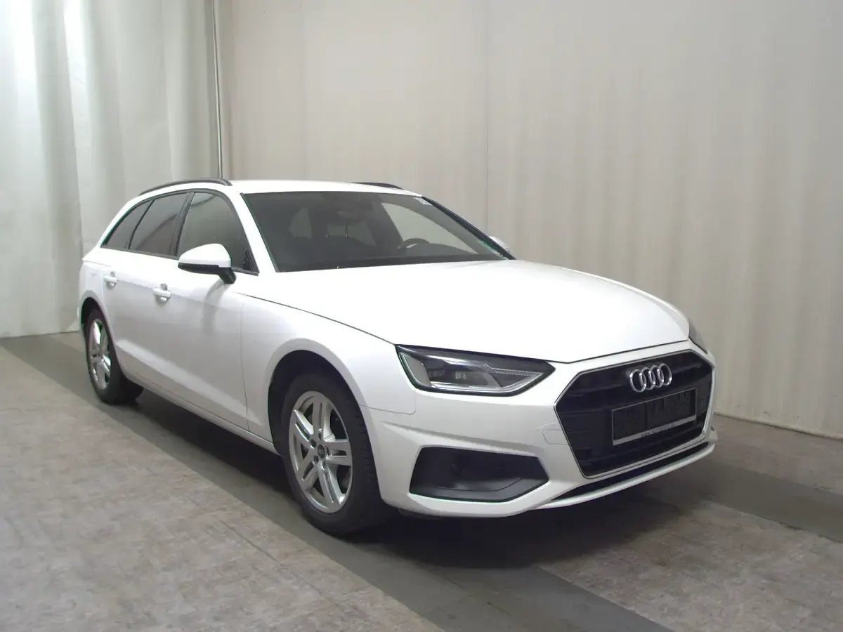 Gebraucht Audi A4 Basis 204 PS (150 kW) 2023 Weiss Kombi