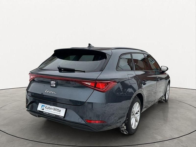 Neu Seat Leon 150 PS (110 kW) 2025 Grau Limousine