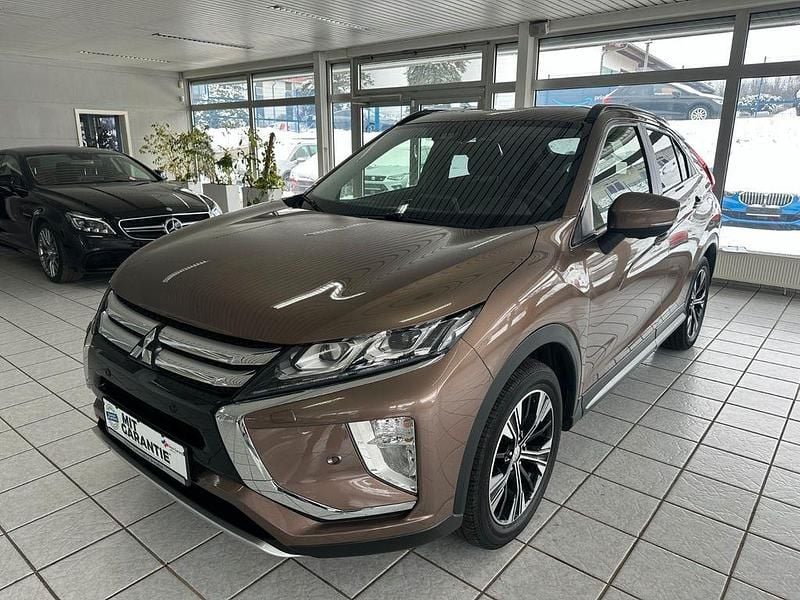 Braun Gebraucht 2018 Mitsubishi Eclipse Cross Edition SUV | 15.999 € (Fairer Preis) - Bild 1/4
