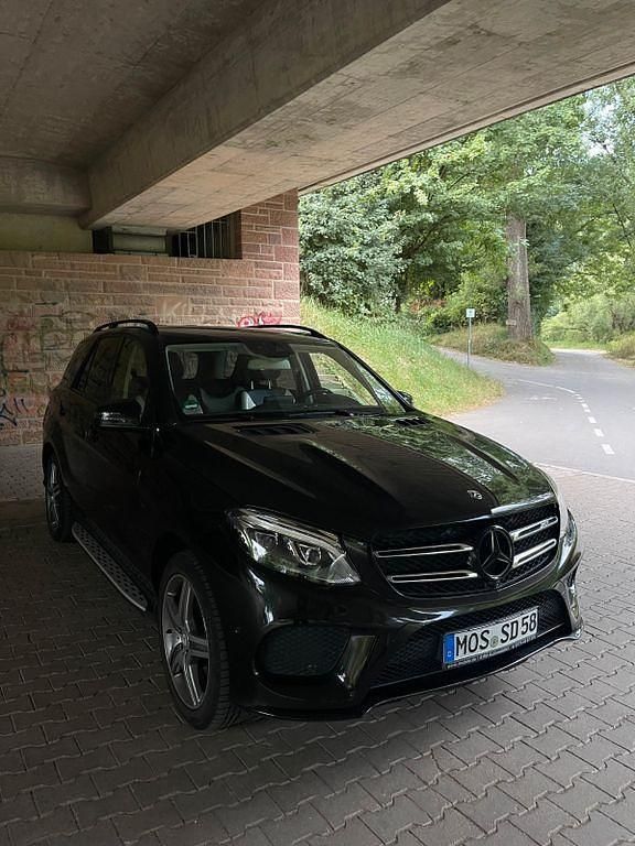 Schwarz Gebraucht 2017 Mercedes GLE43 AMG AMG SUV | 39.950 € (Etwas zu teuer) - Bild 1/4