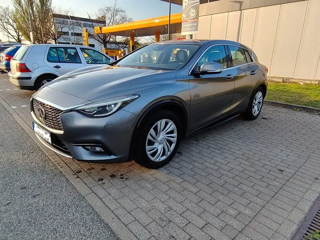 Gebraucht Infiniti Q30 109 PS (80 kW) 2017 Grau Limousine