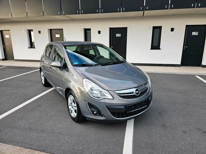 Silber Gebraucht 2011 Opel Corsa Limousine | 4.450 € (Etwas zu teuer) - Bild 1/4