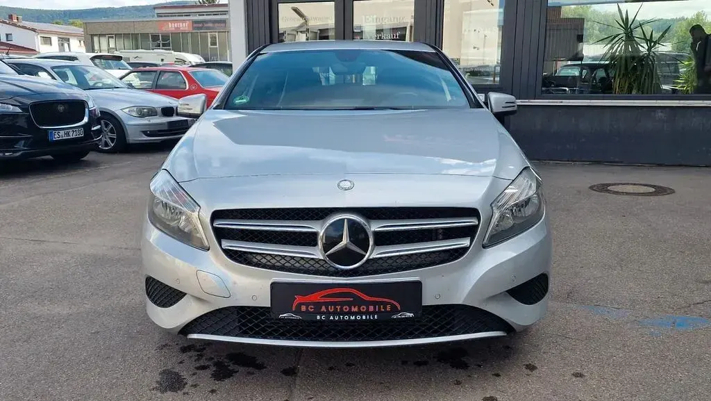 Gebraucht Mercedes A180 122 PS (89 kW) 2016 Silber Kleinwagen