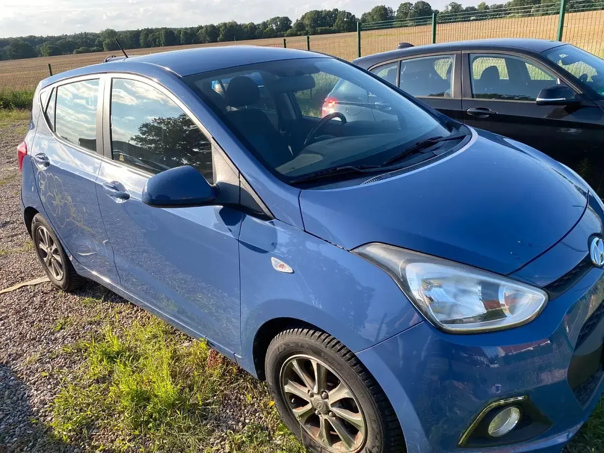 Gebraucht Hyundai i10 67 PS (49 kW) 2014 Blau Kleinwagen
