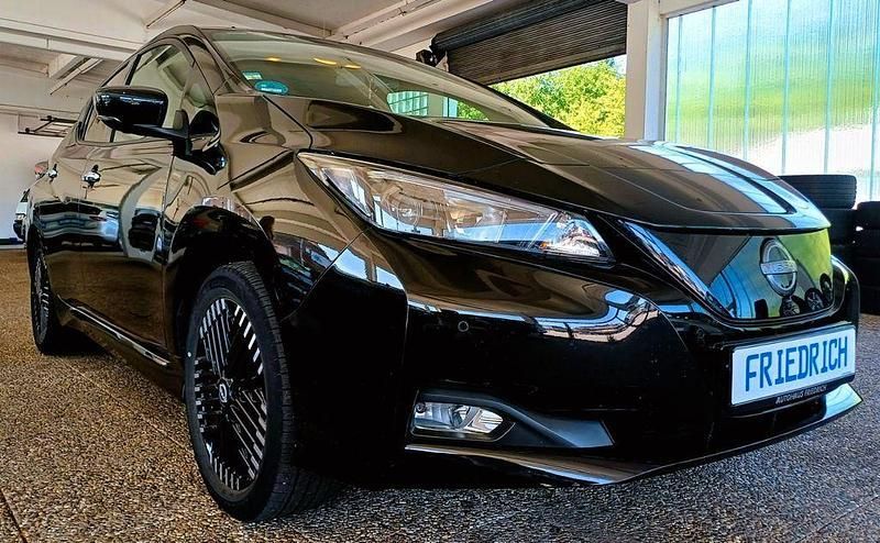 Schwarz Gebraucht 2022 Nissan Leaf N-Connecta Kleinwagen | 19.300 € (Fairer Preis) - Bild 1/4