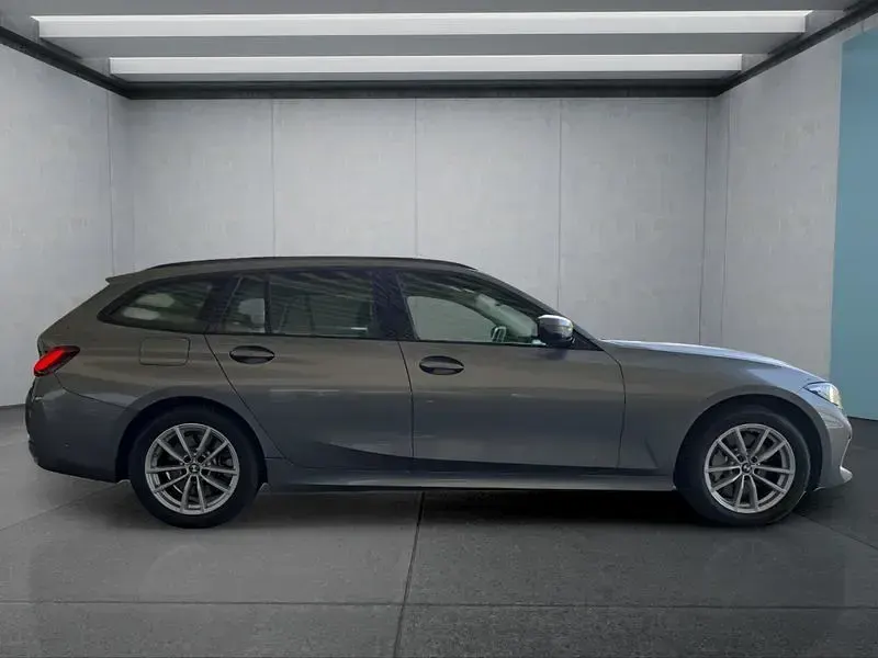 Gebraucht BMW 330 245 PS (180 kW) 2025 Grau Kombi