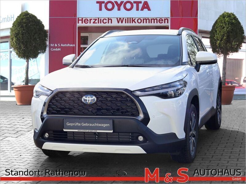 Weiß Neu 2024 Toyota Corolla Cross Team SUV | 37.390 € (Fairer Preis) - Bild 1/4