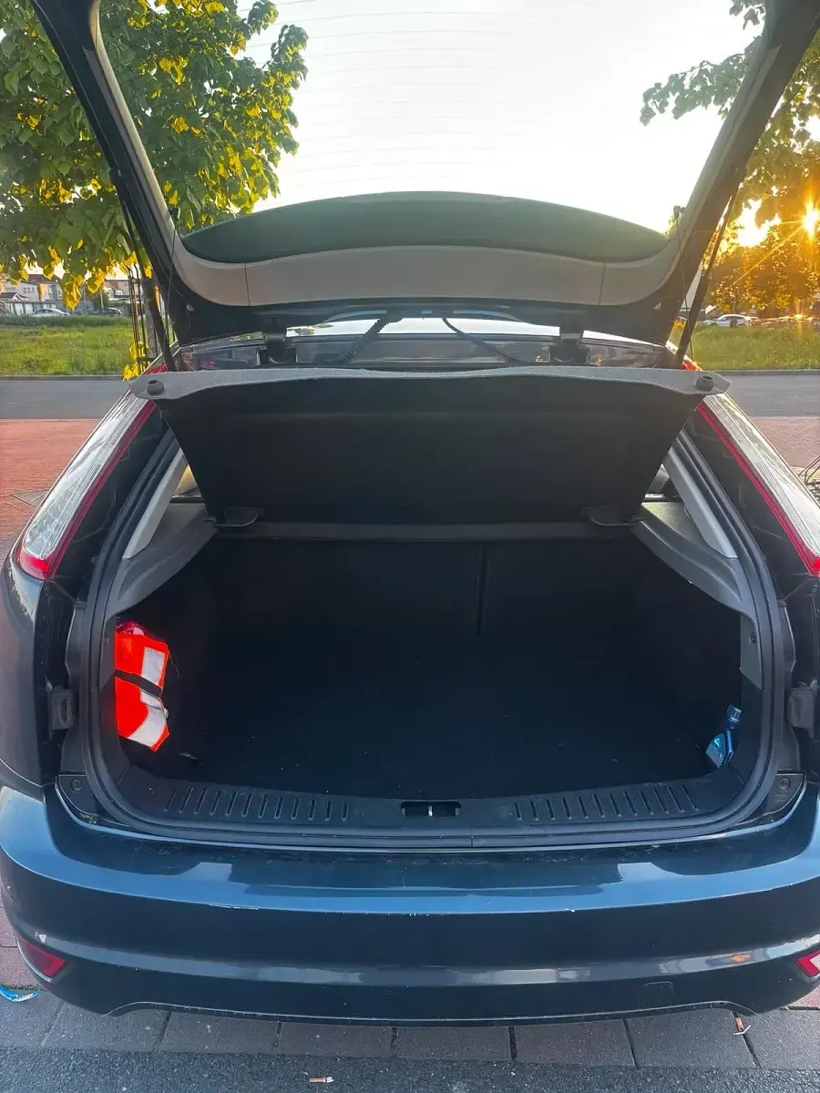 Gebraucht Ford Focus 101 PS (74 kW) 2011 Grau Limousine