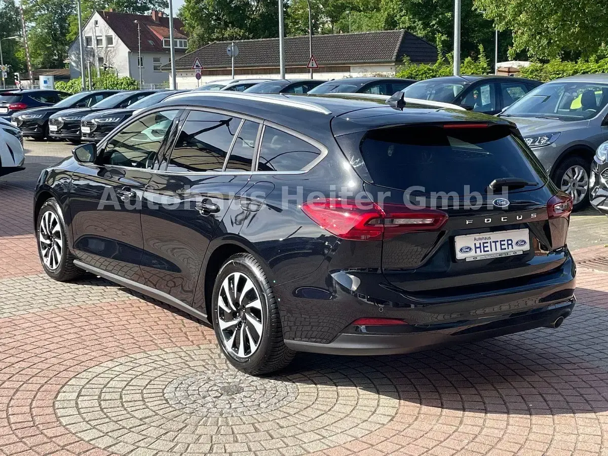 Gebraucht Ford Focus Titanium 125 PS (91 kW) 2024 Schwarz Kombi