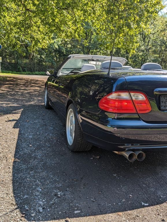 Blau Gebraucht 2001 Mercedes CLK430 Avantgarde Coupé | 12.800 € - Bild 1/4
