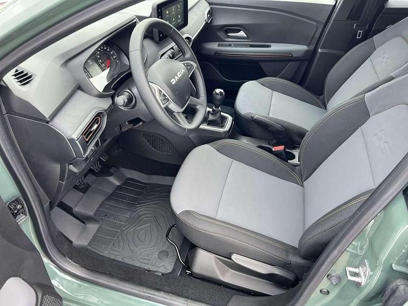Neu Dacia Jogger Extreme 101 PS (74 kW) 2025 Safarigrüngrau Van / Kleinbus