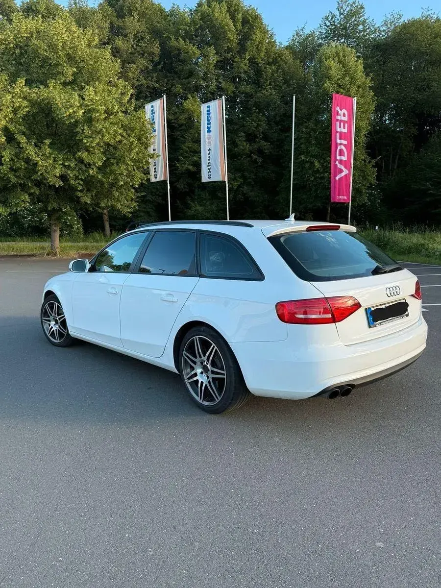 Gebraucht Audi A4 Attraction 150 PS (110 kW) 2013 Weiß Kombi