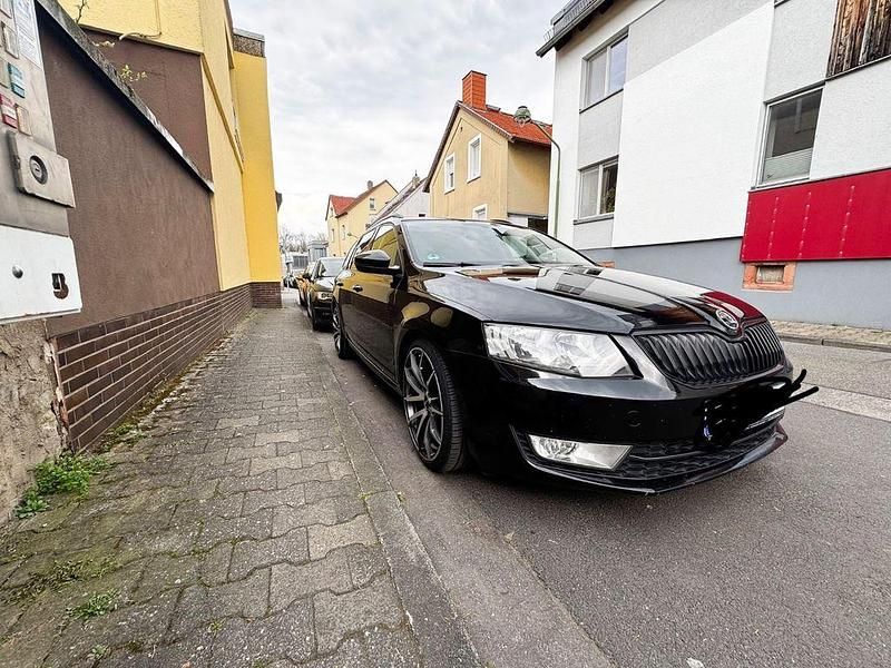 Gebraucht Skoda Octavia Ambition 150 PS (110 kW) 2014 Schwarz Kleinwagen