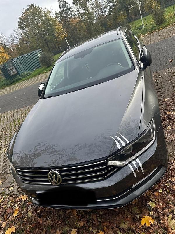Grau Gebraucht 2017 VW Passat Kombi | 8.600 € (Fairer Preis) - Bild 1/4