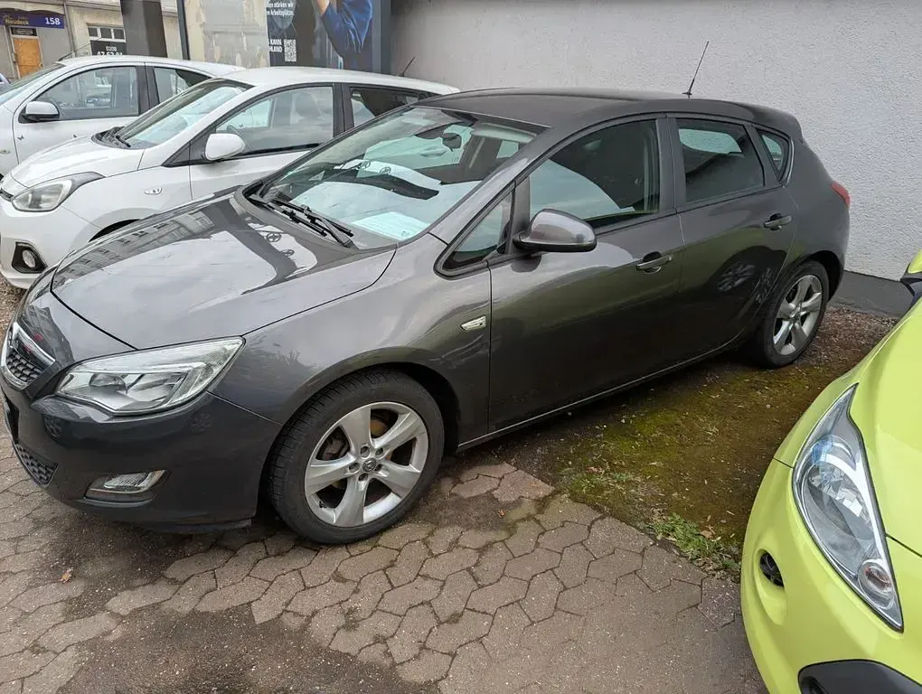 Gebraucht Opel Astra Edition 87 PS (63 kW) 2010 Grau Limousine