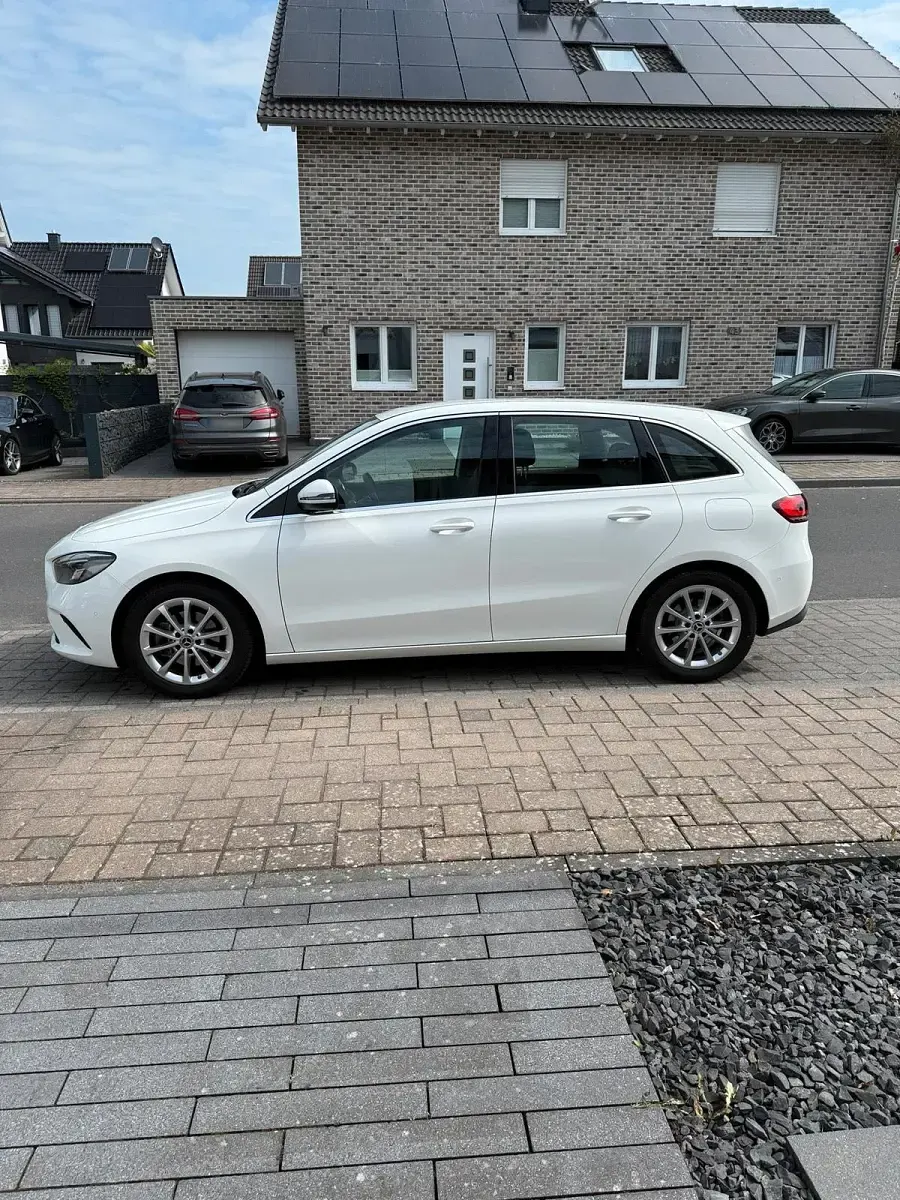 Gebraucht Mercedes B200 163 PS (119 kW) 2019 Weiß Van / Kleinbus