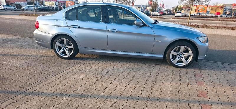 Gebraucht BMW 330 245 PS (180 kW) 2009 Blau Limousine