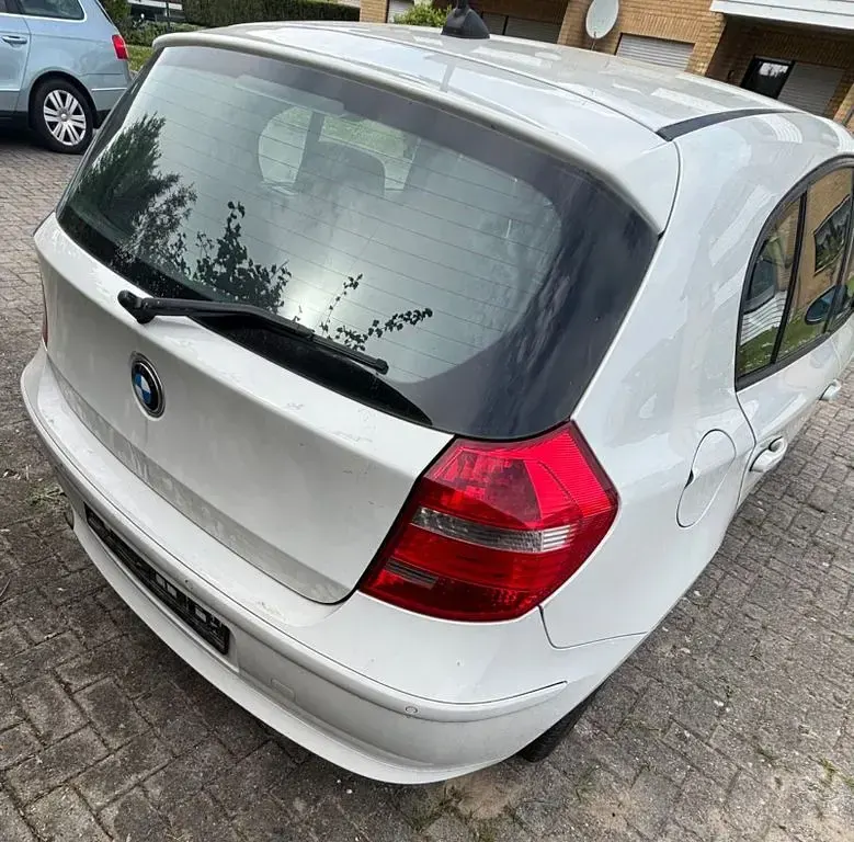 Używany BMW 116 122 KM (89 kW) 2008 Biały Hatchback